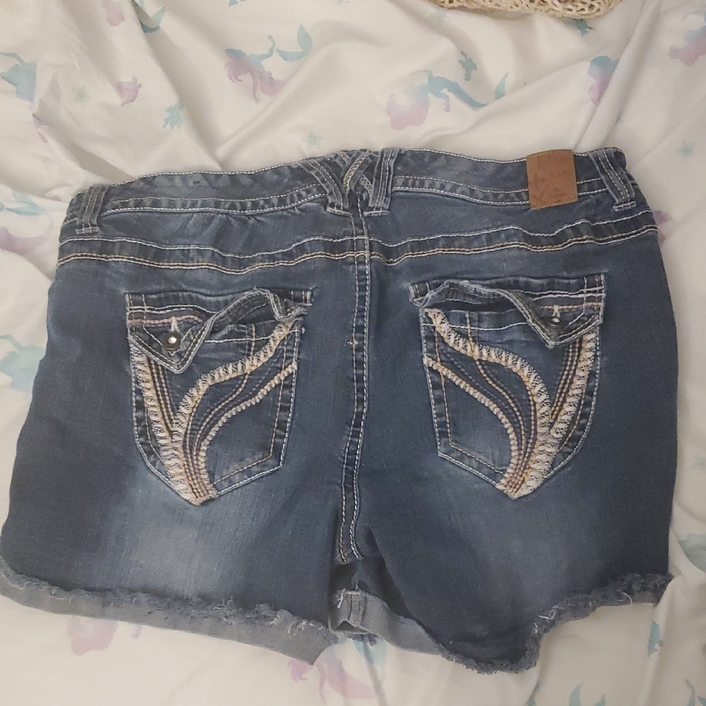 Cuffed Ariya Embroidered Jean Shorts size 14